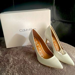 Calvin Klein Gayle Platinum White Women's Heels 5M